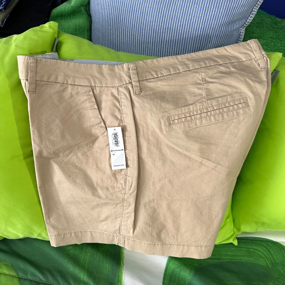 NWT - Women's Khaki Everyday Short - Size 14